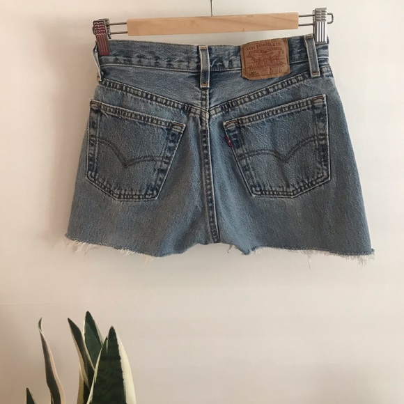LEVIS 501 Student - High Rise Short - Picture 3 of 6